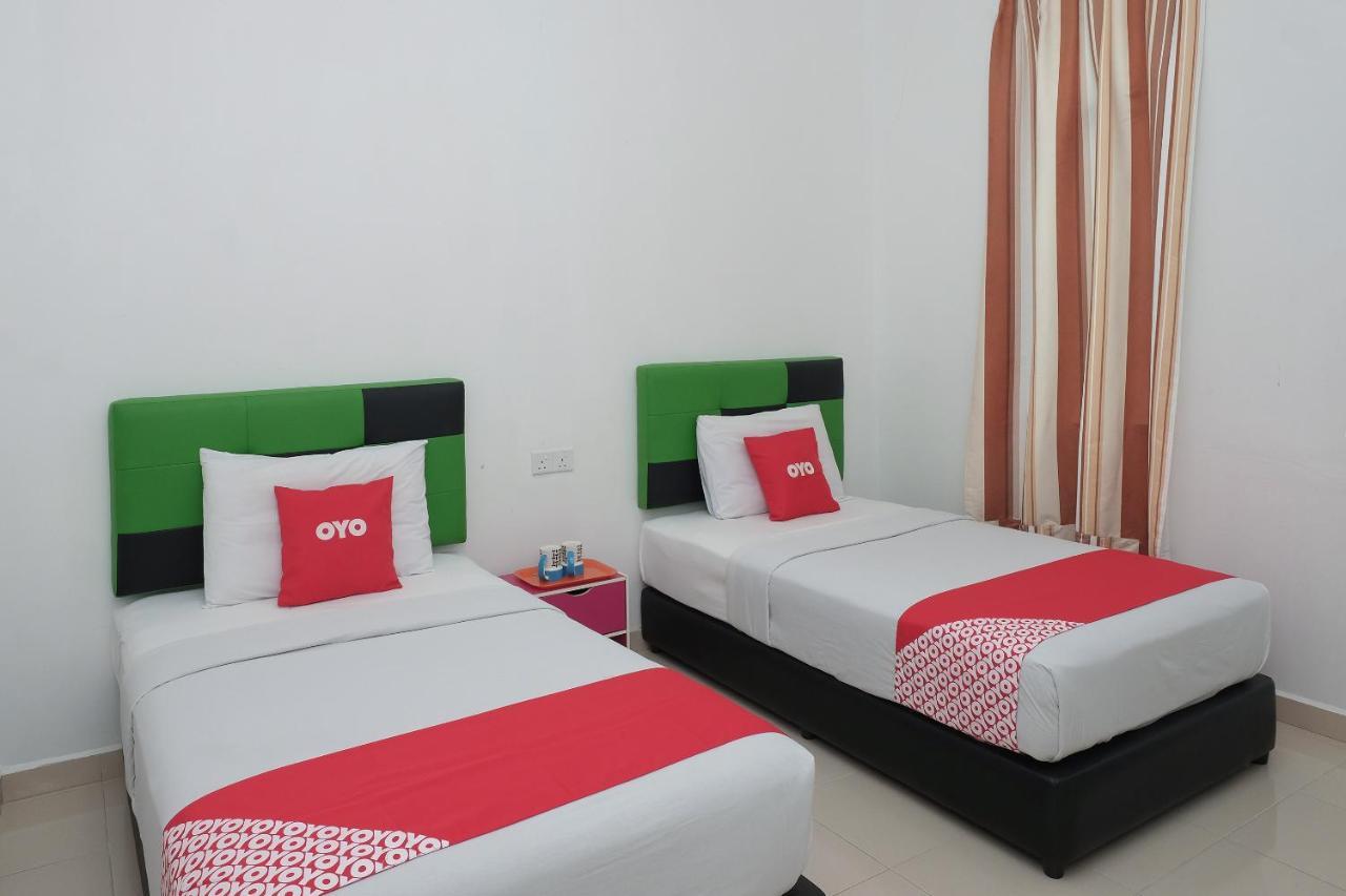 Oyo 90005 Dc Villa Guest House Kuala Rompin Exterior foto