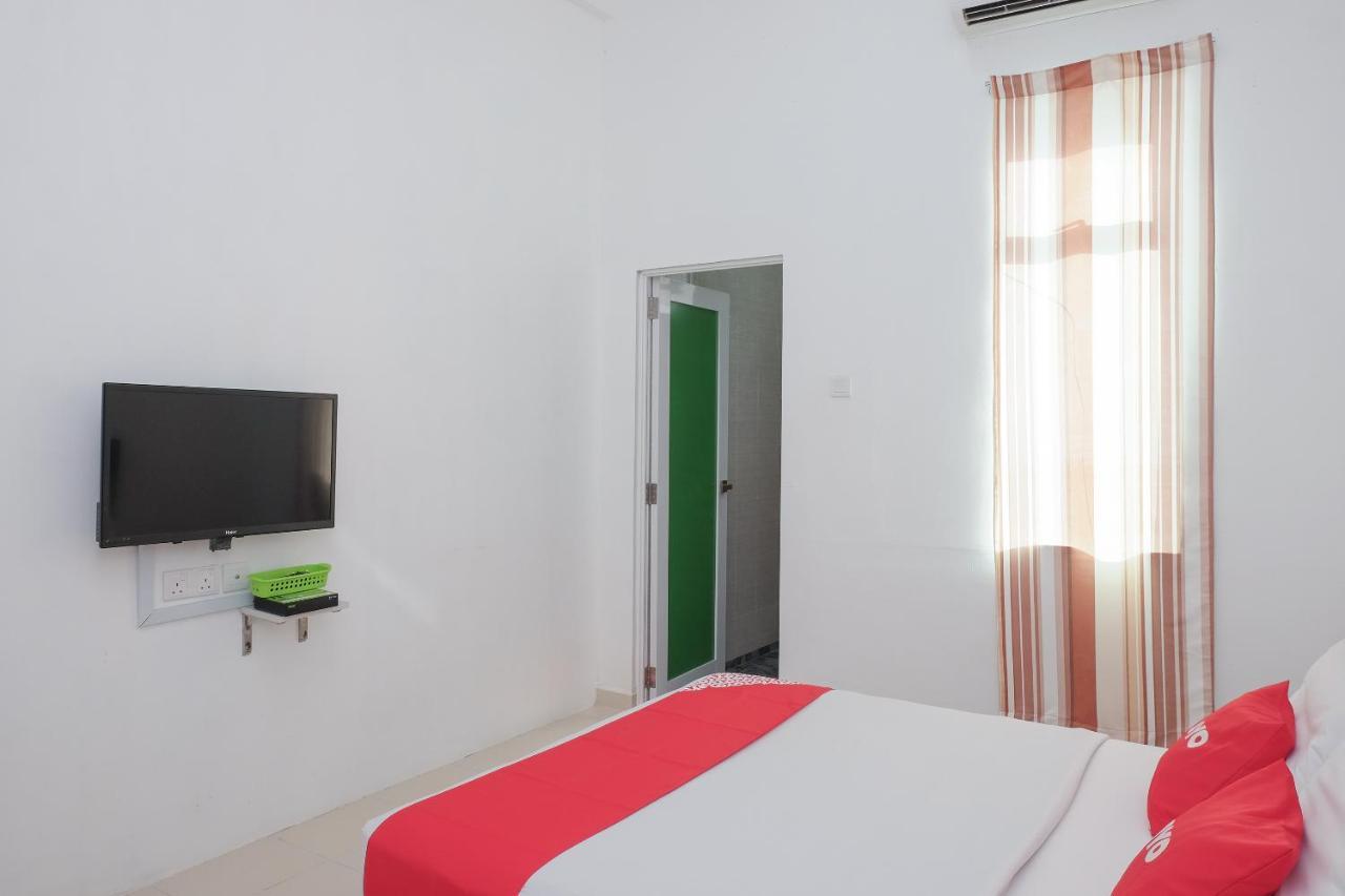 Oyo 90005 Dc Villa Guest House Kuala Rompin Exterior foto